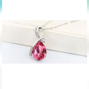 Pink crystal teardrop necklace NWT